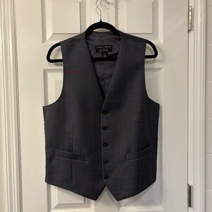 J.S. A. Bank Traveler Collection Men’s Tailored Fit Vest, Charcoal Gray, Size M
